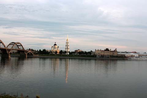 Рыбинск. Спасо-Преображенский собор (высота колокольни 94 м).